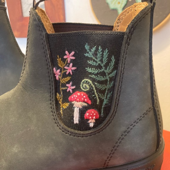 OOAK! Blundstone Classics #587 Leather Boots Women’s 8 Rustic Black Embroidered - Picture 3 of 11